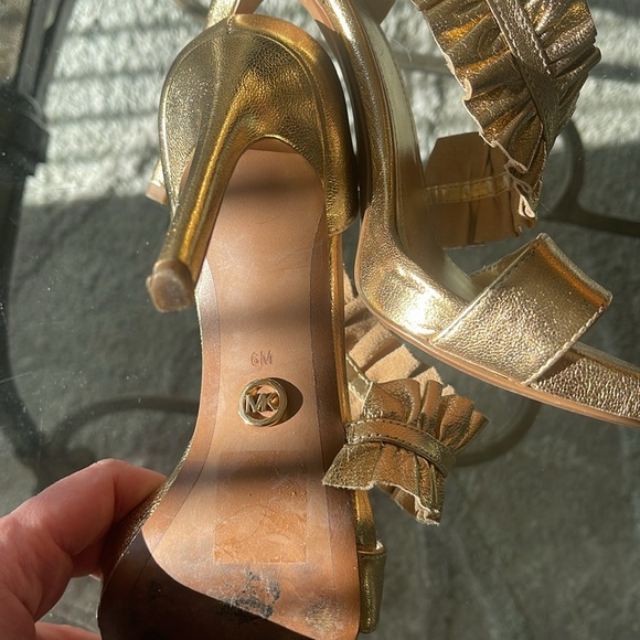 Heels - Picture 3 of 4